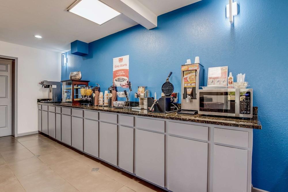 Econo Lodge Inn & Suites Enid South photo 35