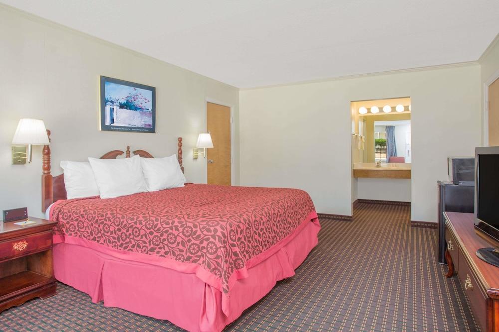 Days Inn by Wyndham Milledgeville photo 5