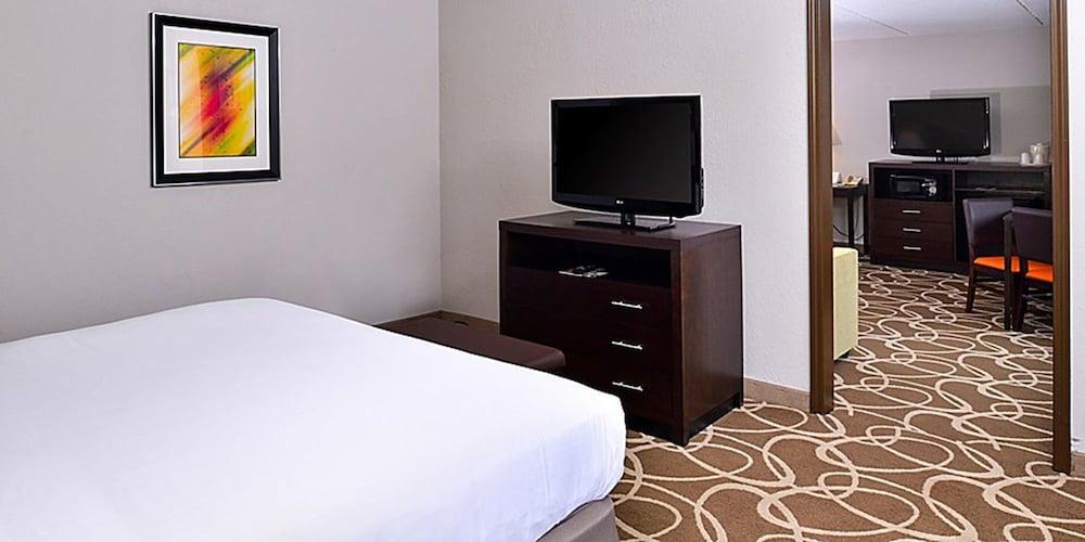 Elimwood Hotel, a Ramada by Wyndham photo 9
