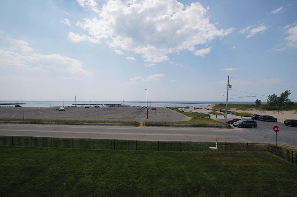 Snyder's Shoreline Inn photo 4
