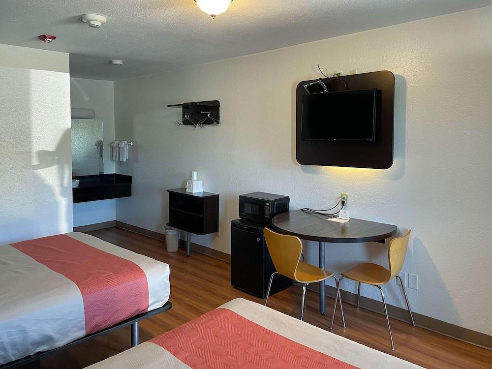 Motel 6 Cameron, MO photo 20