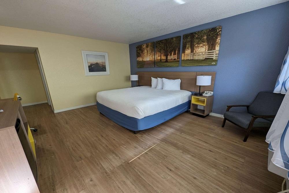 Days Inn by Wyndham Gainesville University photo 21