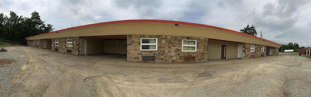 Huntingdon Inn photo 14
