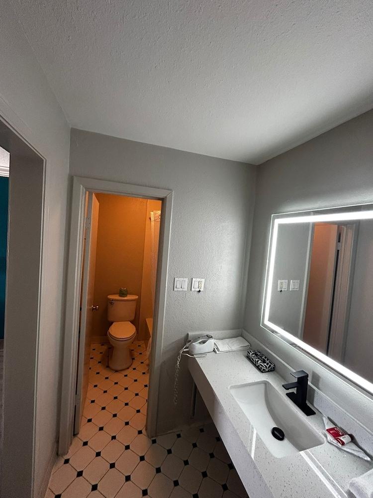 Quality Inn & Suites photo 28