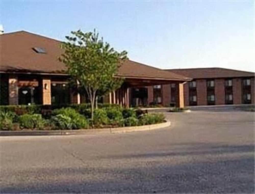 Capital O Amerihost Inn and Suites Fulton Hwy 54 MO photo 38