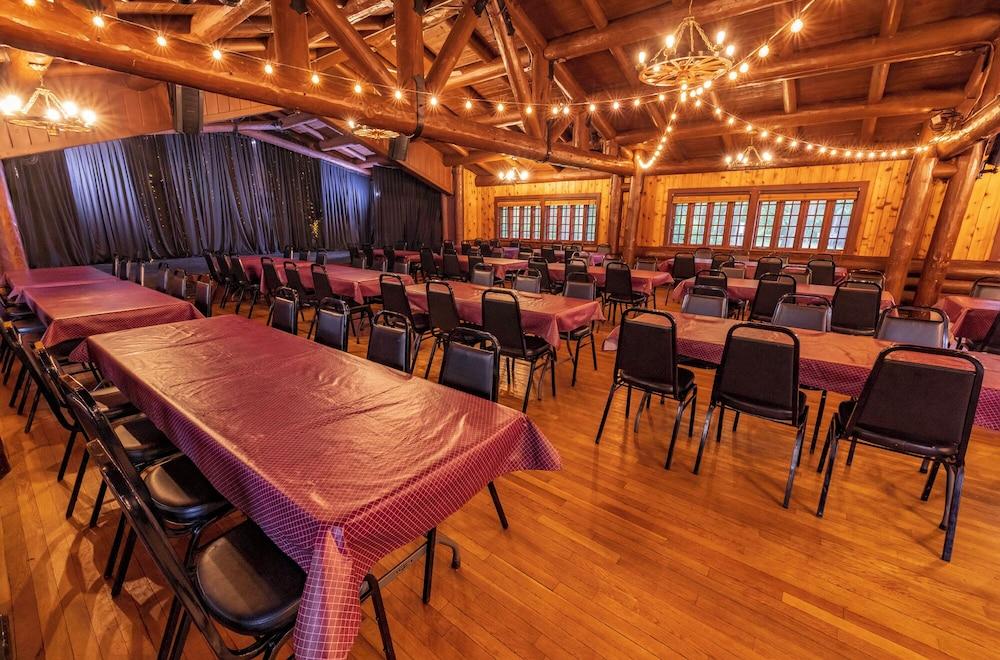 White Pines Lodge photo 18