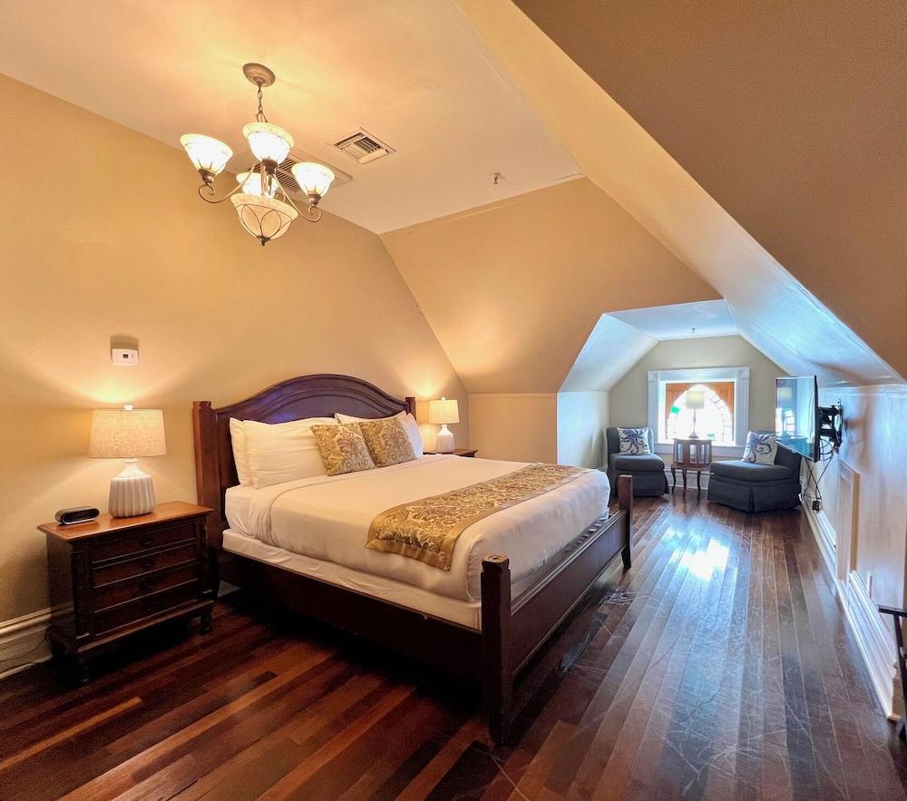 Southernmost House photo 20
