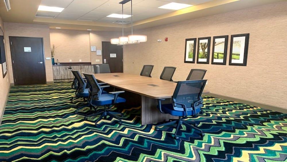 Holiday Inn Express & Suites Perry-National Fairground Area #34 by IHG photo 67