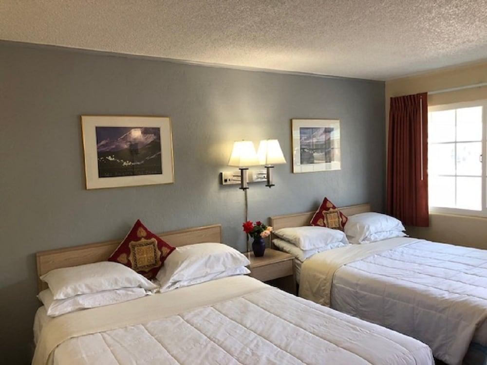 Pine Needles Inn photo 11
