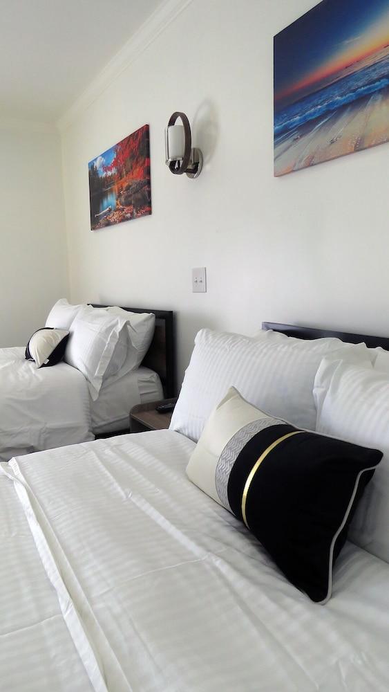 Gatehouse Motel photo 39