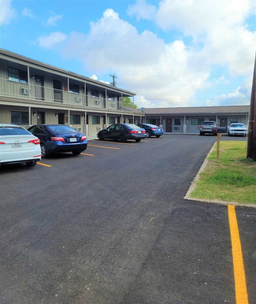 Budget Inn Giddings by Mukhi Hotels — hotel in Giddings