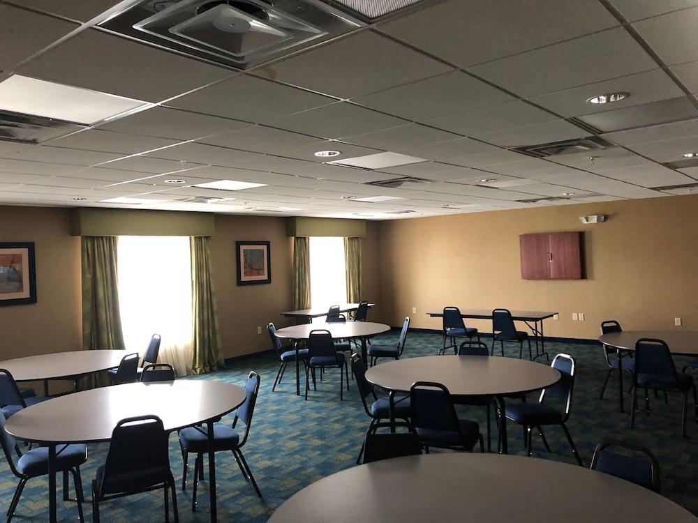 Country View Inn & Suites photo 20