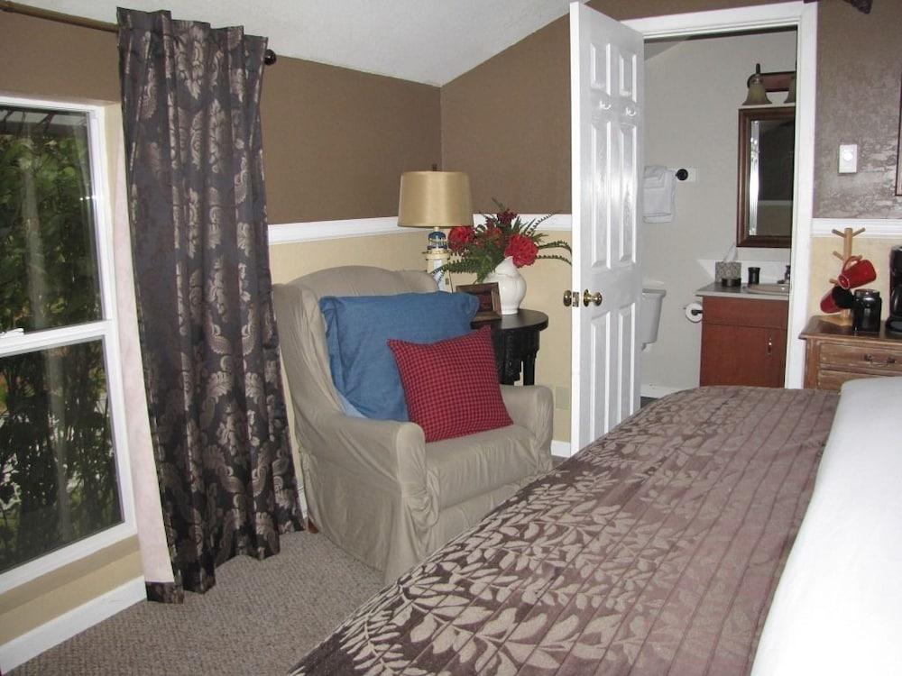 White House Inn on the Waterfront photo 24