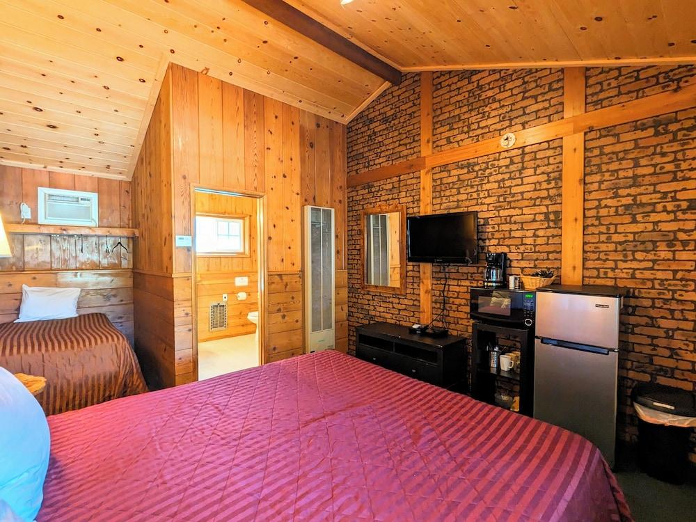 Bluebird Cottage Inn photo 31