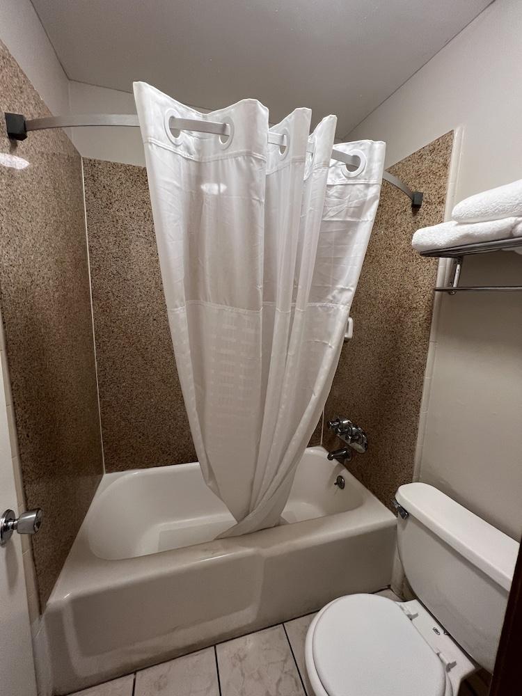 Econo Lodge Daytona Beach - Speedway photo 55