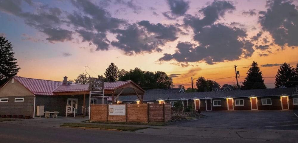 Angler Village Inn — hotel in Dillon