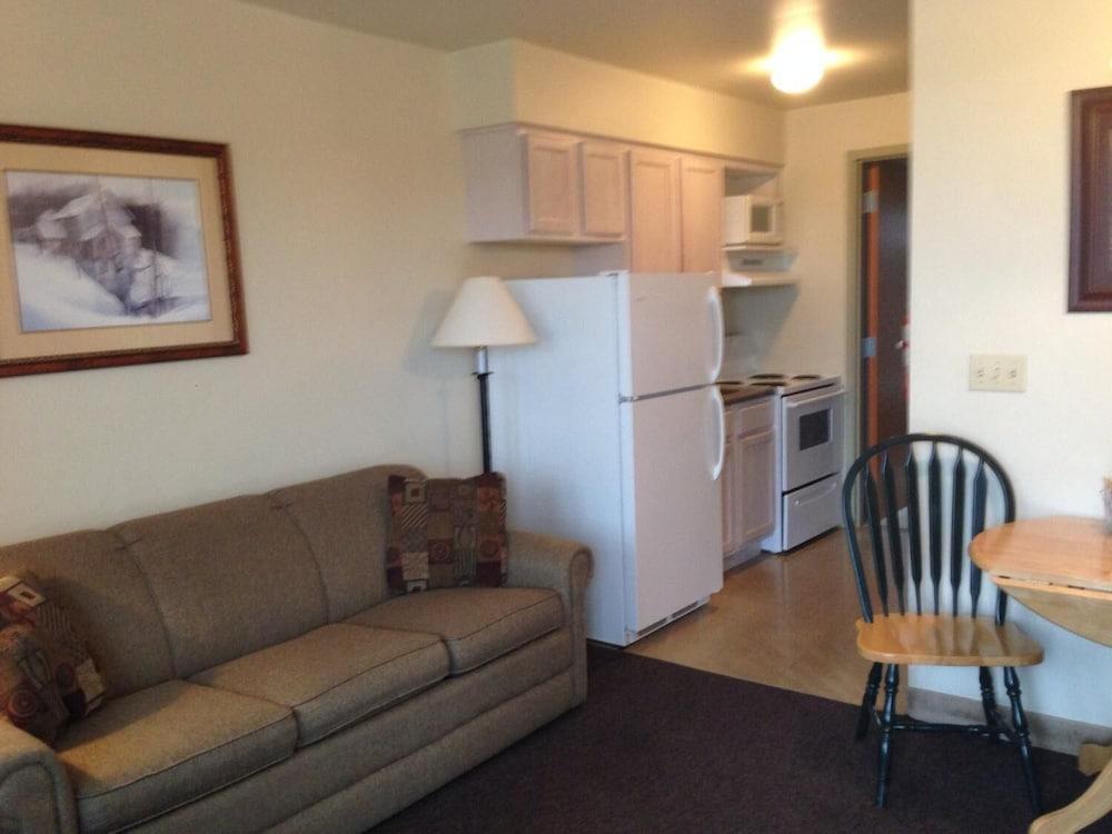 All Suites Inn Budget Host photo 23