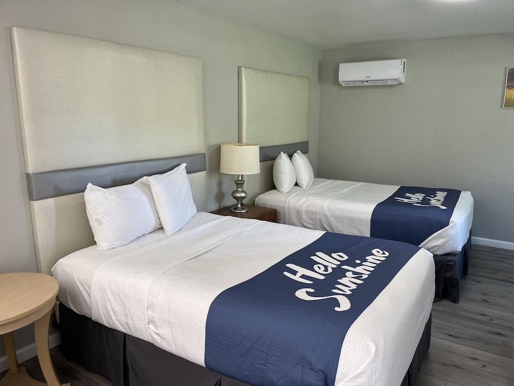 Sunglow Hotel photo 2
