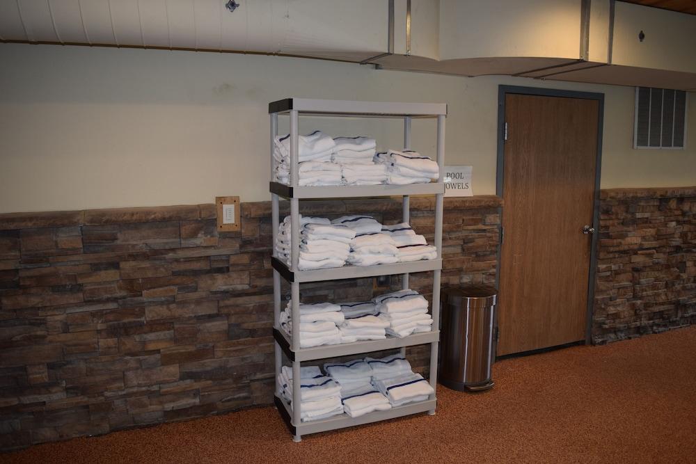 Days Inn by Wyndham Cadillac photo 35