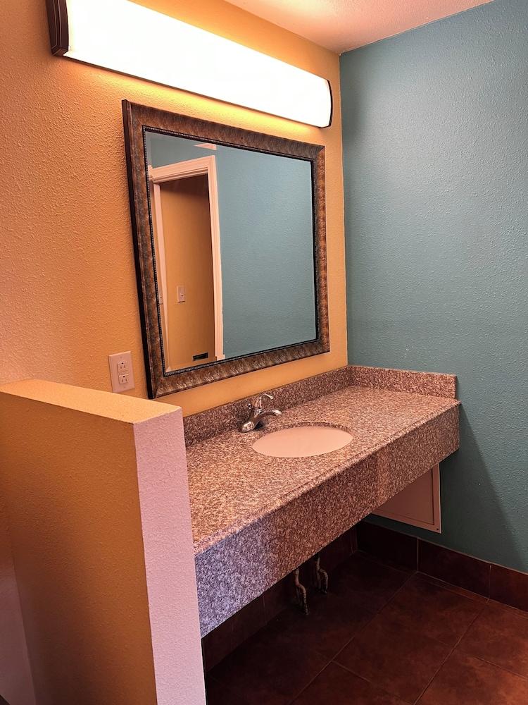 Economy Inn Express photo 24