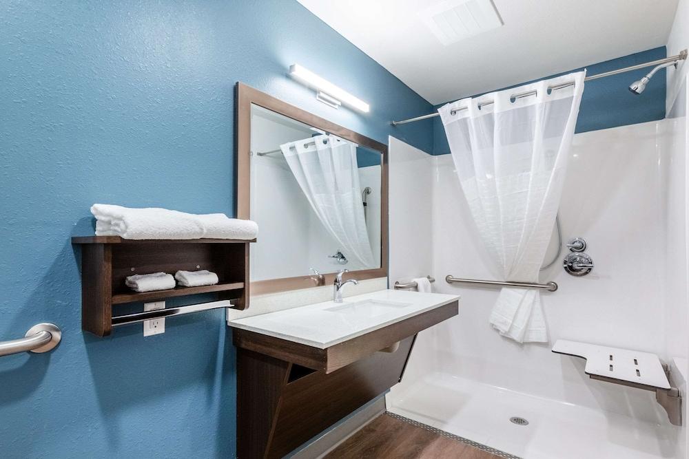 WoodSpring Suites Indianapolis Airport South photo 18