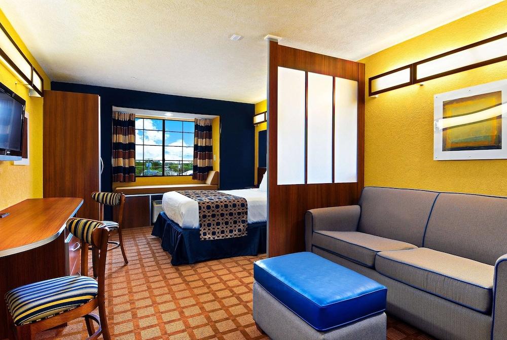 Microtel Inn & Suites by Wyndham New Braunfels photo 8
