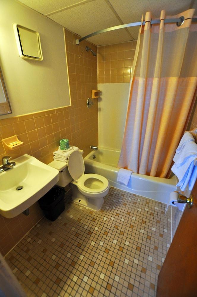 Nantucket Inn & Suites photo 18