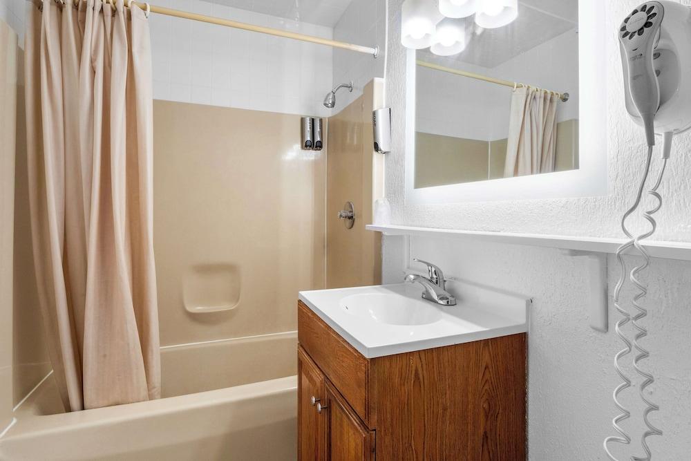 Americas Best Value Inn Jonesville Hillsdale photo 6
