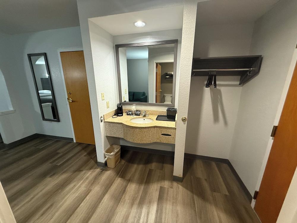 Quality Inn & Suites Biloxi - Ocean Springs photo 36