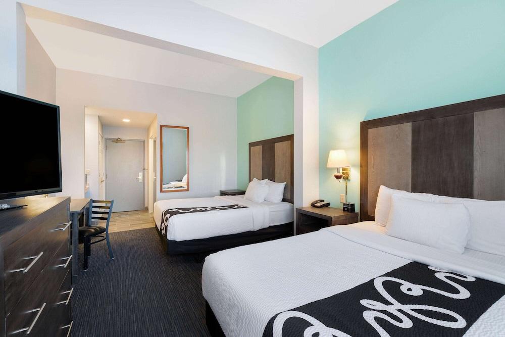 La Quinta Inn & Suites by Wyndham Omaha Airport Downtown photo 11