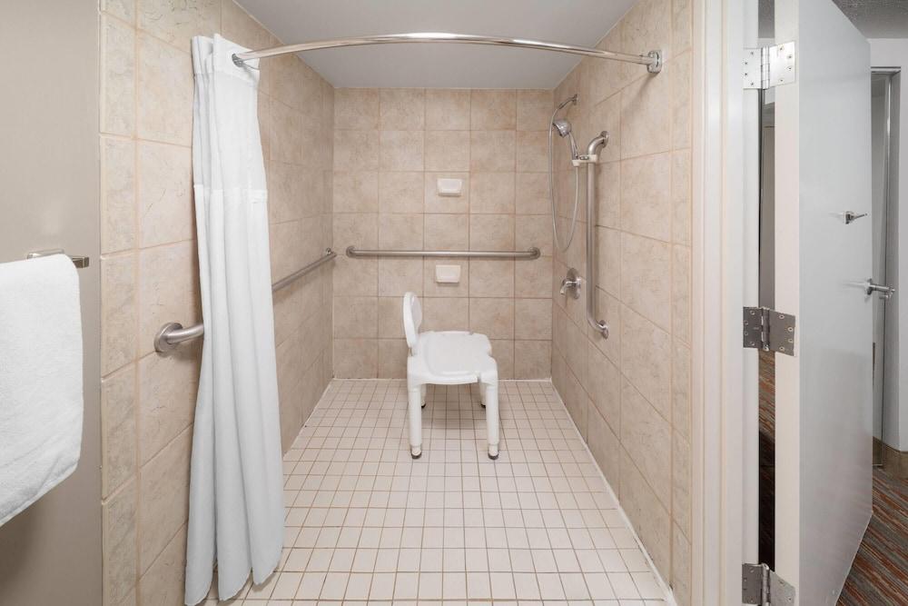 Endeavor Inn & Suites, Trademark Collection by Wyndham photo 45
