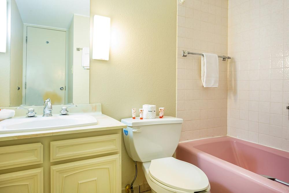 Americas Best Value Inn Moline photo 9