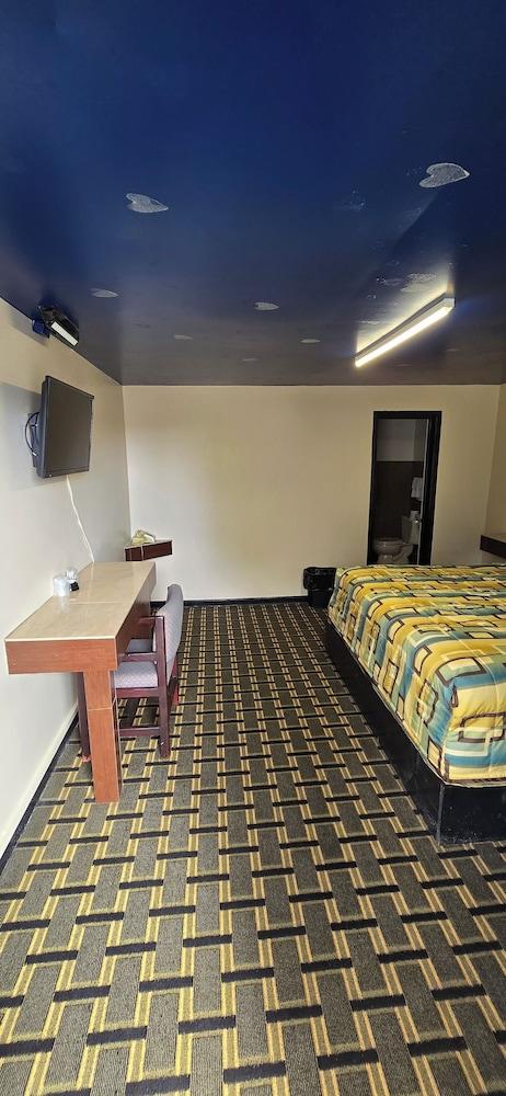 Royal Budget Inn photo 20