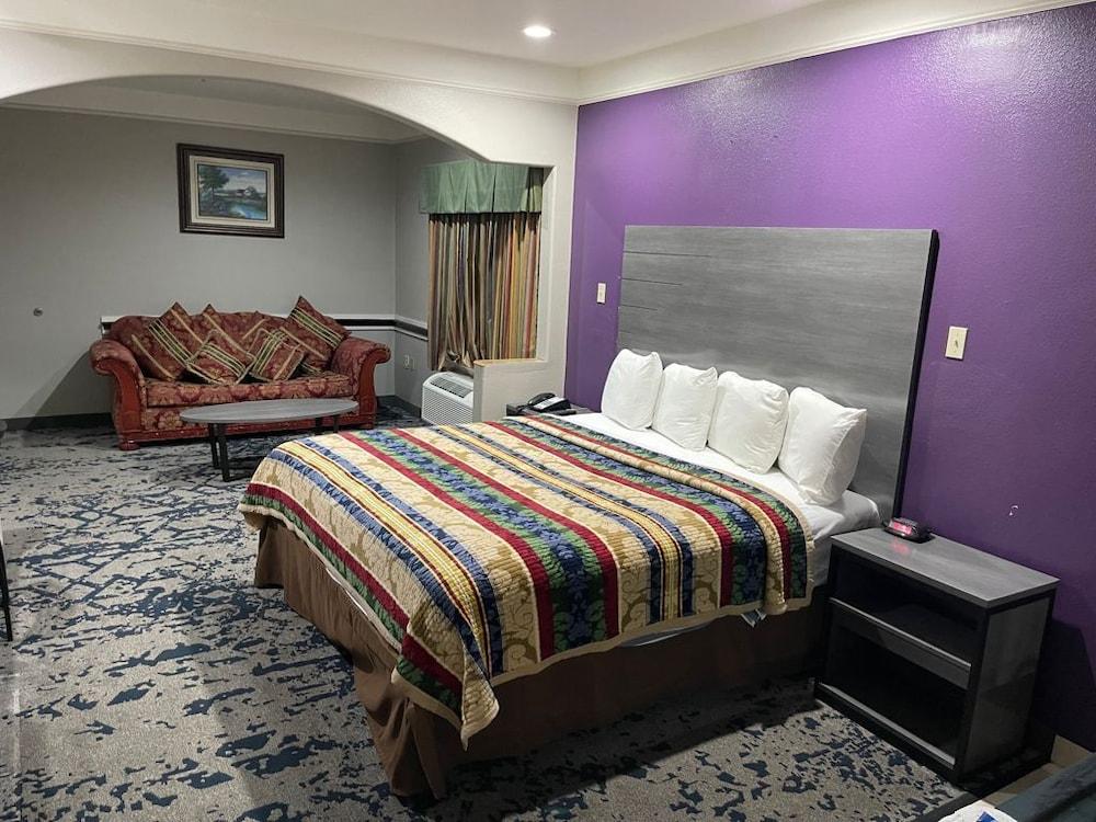 Scottish Inns and Suites Alvin photo 7