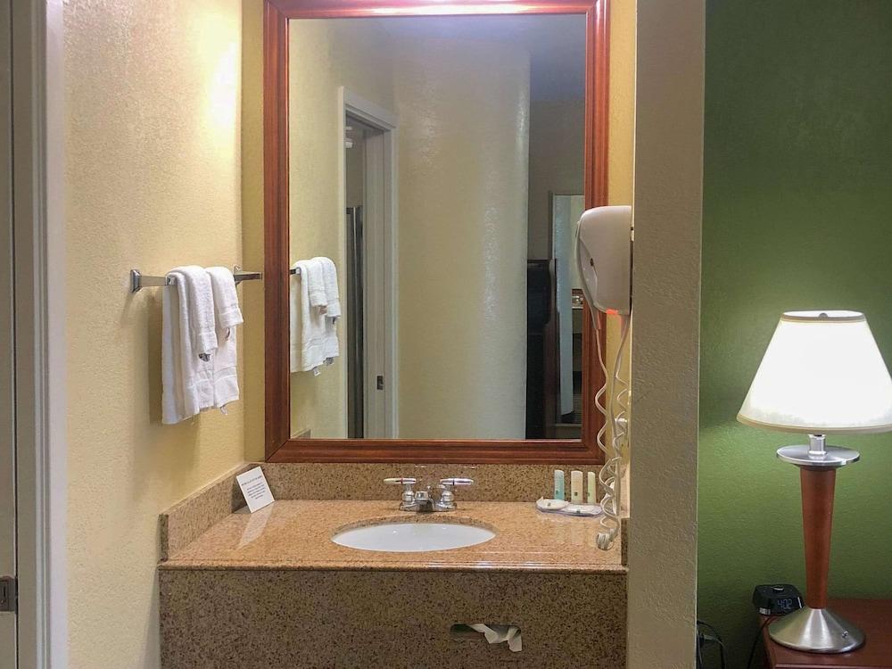 Quality Inn Baytown - Houston East photo 5
