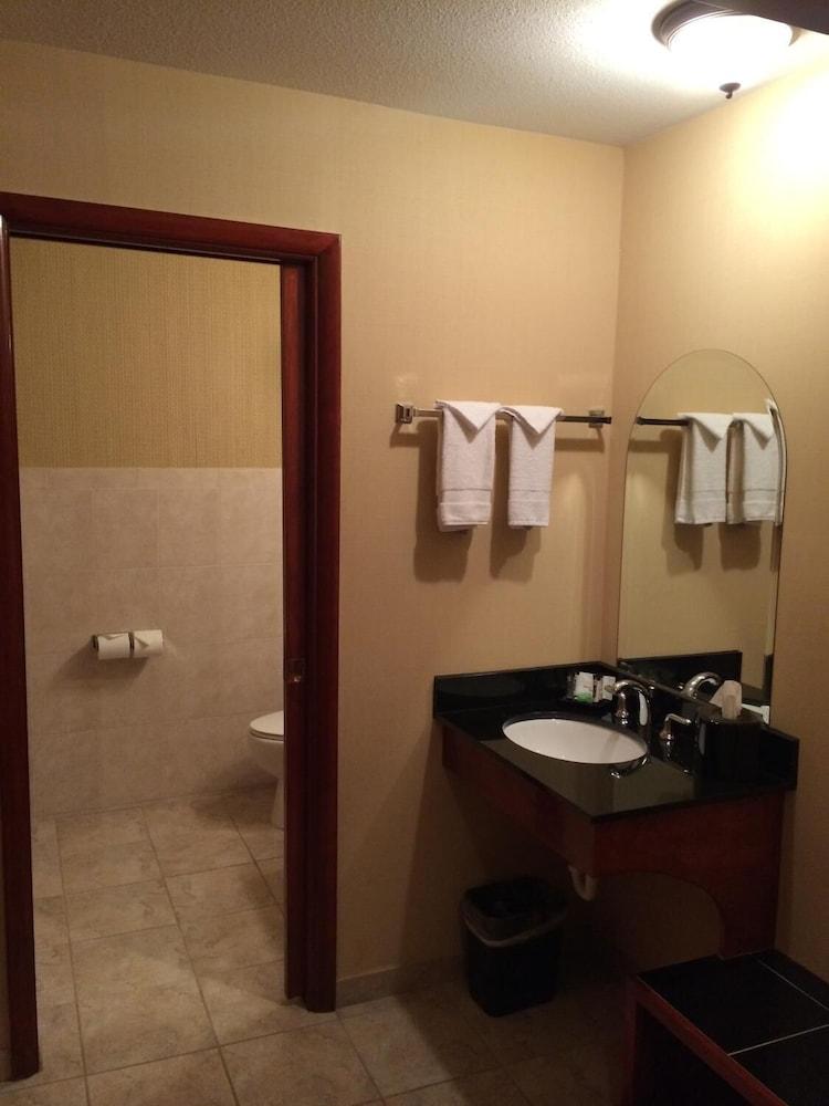 Pacer Inn And Suites Delaware photo 23