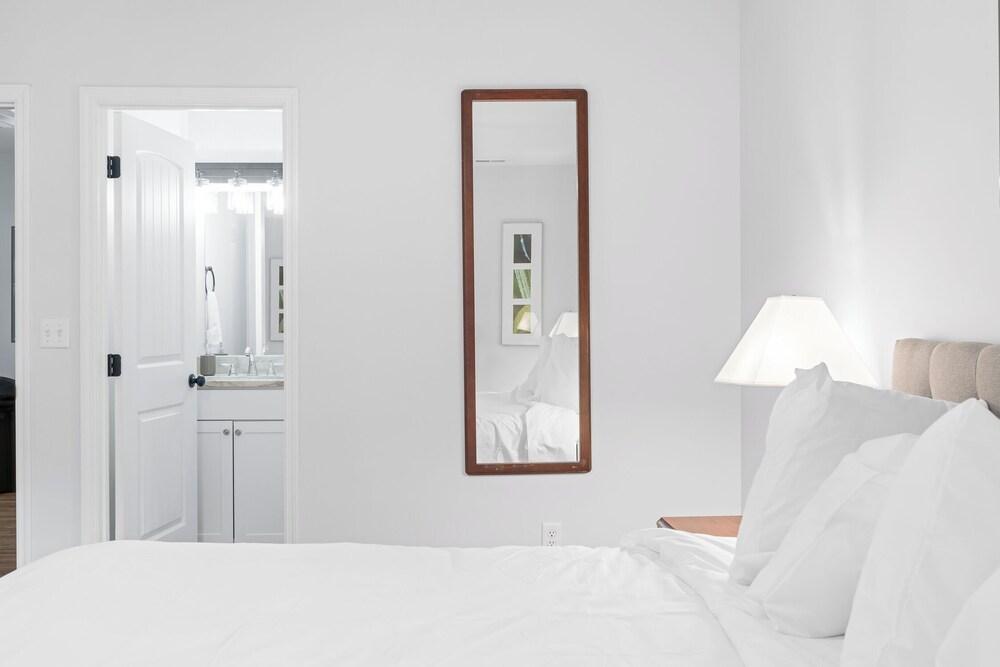 Trendy at Hoyt Two Homes photo 28