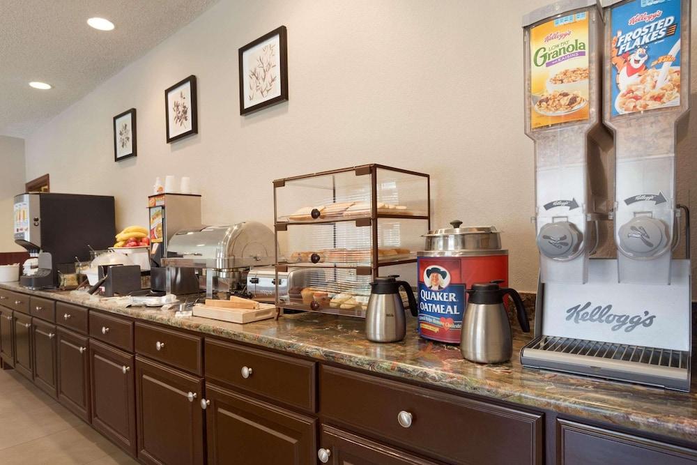 Country Inn & Suites by Radisson, Norman near University photo 17