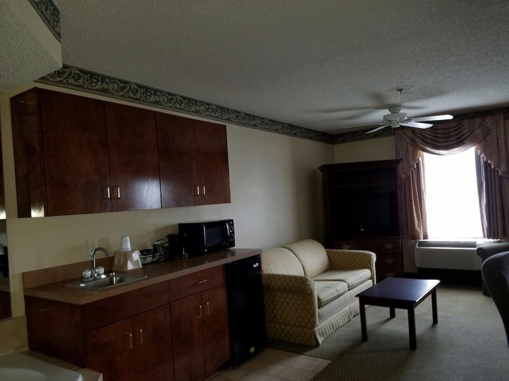 American Inn & Suites - High Point NC photo 8
