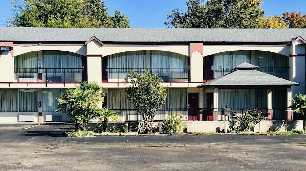 Executive Inn — hotel in Texarkana