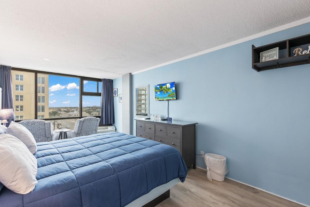 Oceanside Inn Studios by Brightwild photo 11
