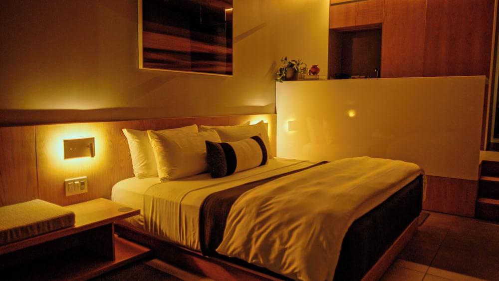 Frame Hotel - SoCo photo 24