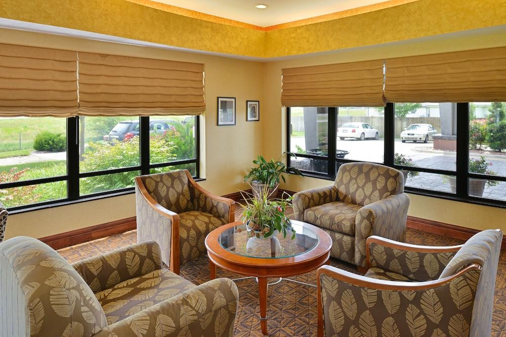 Comfort Suites Salina South photo 16