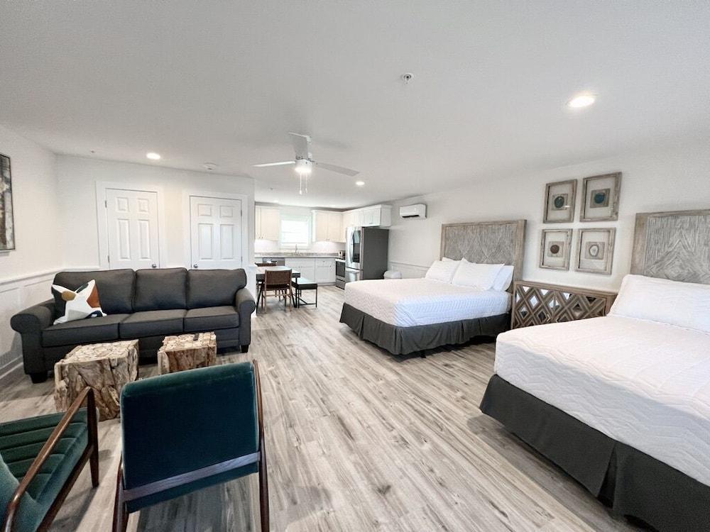 Saltwater Suites photo 86
