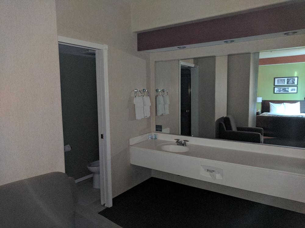 Sleep Inn & Suites Oregon - Toledo photo 44