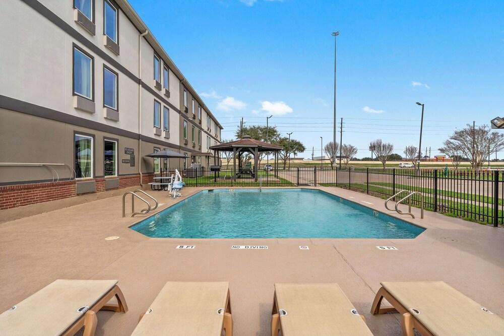 Motel 6 Rosenberg, TX photo 17