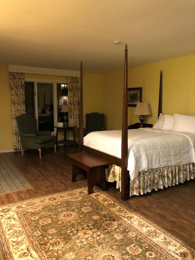 Delamater Inn photo 82