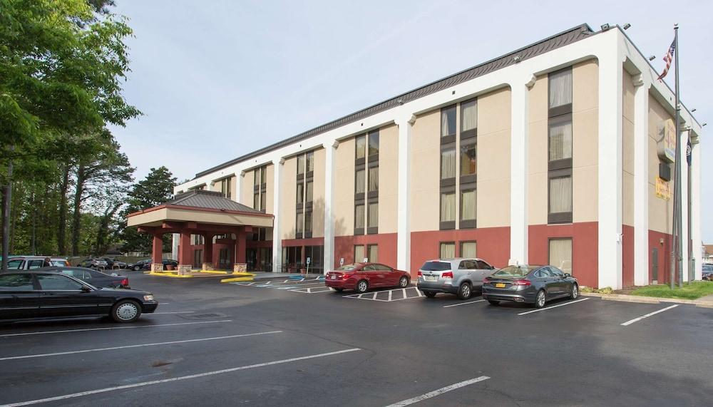 Studios and Suites 4 Less Western Branch photo 1