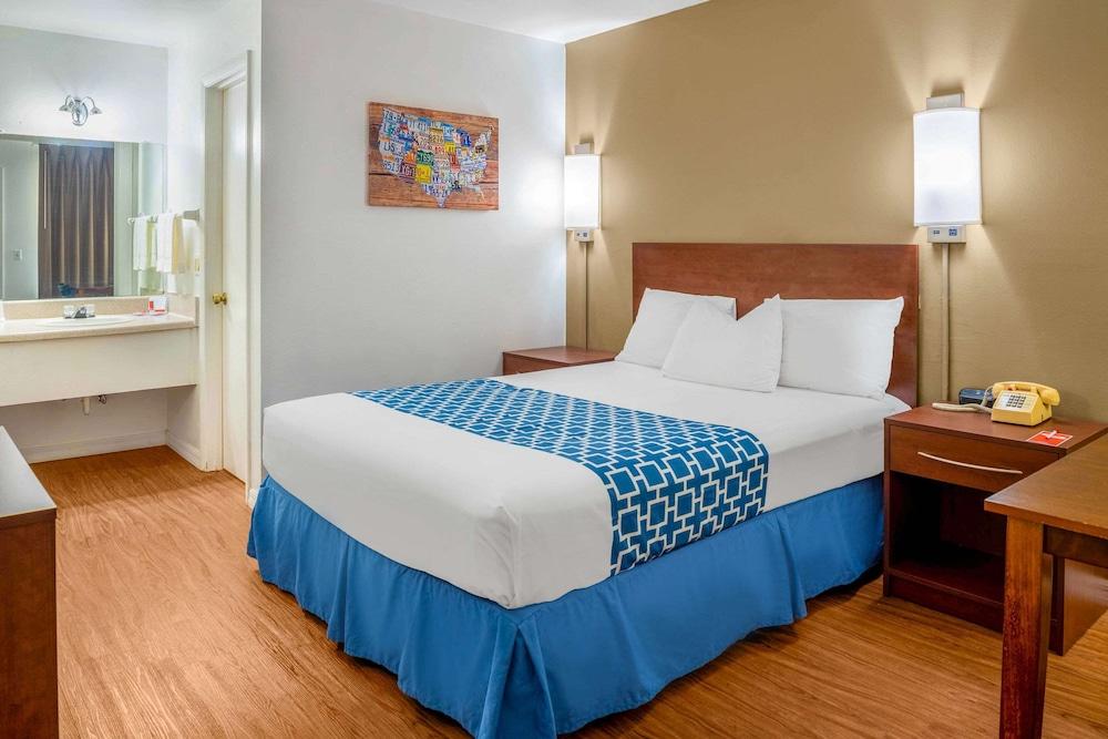 Econo Lodge Crystal River photo 21