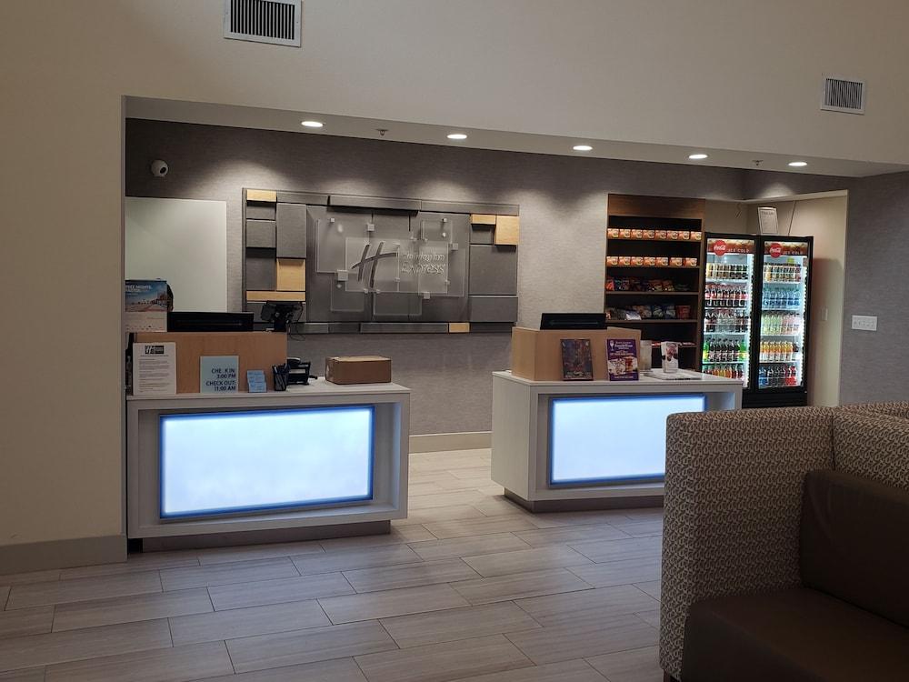 Holiday Inn Express Tampa N I-75 - University Area by IHG photo 63